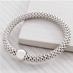 Silpada Vintage Sterling Silver Stunning
Chic Stretch Bracelet